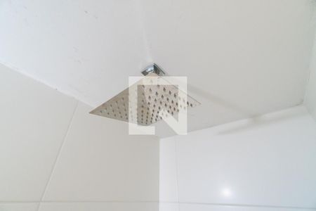 Banheiro de kitnet/studio para alugar com 1 quarto, 19m² em Vila Guarani (zona Sul), São Paulo