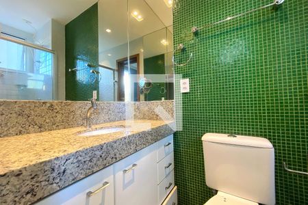 Banheiro da Suíte 1 de apartamento para alugar com 3 quartos, 95m² em Sion, Belo Horizonte