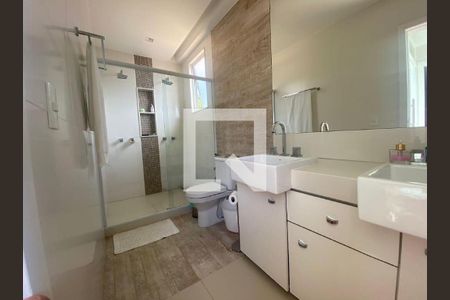 Banheiro de casa à venda com 4 quartos, 250m² em Cantagalo, Niterói