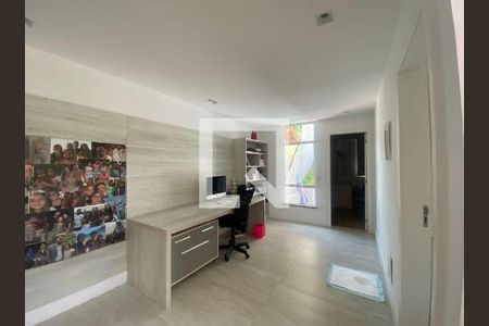 Quarto de casa à venda com 4 quartos, 250m² em Cantagalo, Niterói