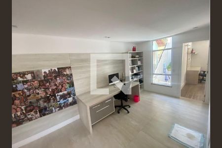 Quarto de casa à venda com 4 quartos, 250m² em Cantagalo, Niterói