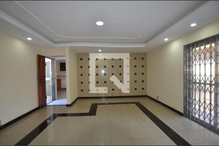 Sala de casa para alugar com 3 quartos, 350m² em Vila Valqueire, Rio de Janeiro