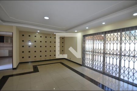 Sala de casa para alugar com 3 quartos, 350m² em Vila Valqueire, Rio de Janeiro