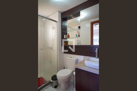 Banheiro suíte  de apartamento à venda com 3 quartos, 70m² em Partenon, Porto Alegre