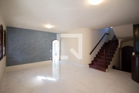 Sala 1 de casa à venda com 6 quartos, 700m² em Ouro Preto, Belo Horizonte