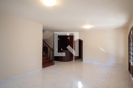 Sala 1 de casa à venda com 6 quartos, 700m² em Ouro Preto, Belo Horizonte