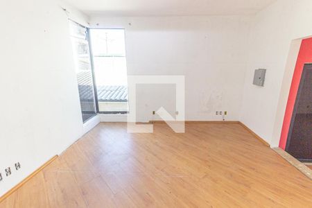 Sala de TV de casa à venda com 4 quartos, 300m² em Brás, São Paulo