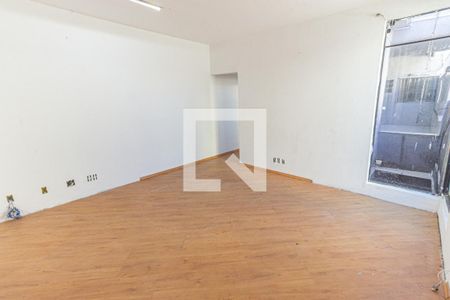 Sala de TV de casa à venda com 4 quartos, 300m² em Brás, São Paulo