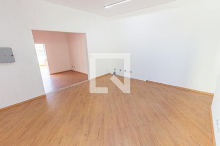 Sala de TV de casa à venda com 4 quartos, 300m² em Brás, São Paulo