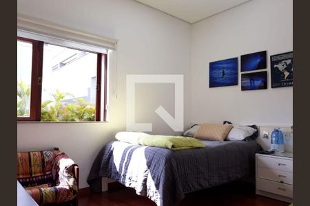 Casa à venda com 3 quartos, 300m² em Cerâmica, São Caetano do Sul