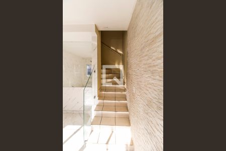 Escada de casa de condomínio para alugar com 2 quartos, 60m² em Vila Veloso, Carapicuíba