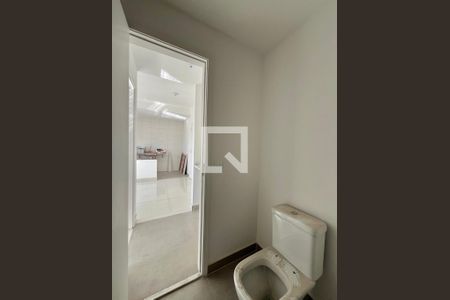 Banheiro de apartamento à venda com 1 quarto, 34m² em Parque Industrial, Campinas