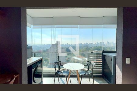 Varanda de kitnet/studio para alugar com 1 quarto, 26m² em Pinheiros, São Paulo