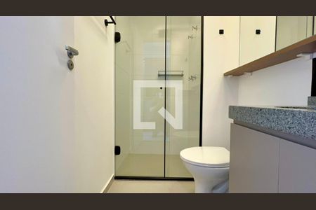 Banheiro de kitnet/studio para alugar com 1 quarto, 26m² em Pinheiros, São Paulo