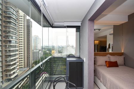 varanda quarto de kitnet/studio para alugar com 1 quarto, 27m² em Pinheiros, São Paulo