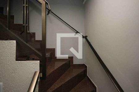 Escada de casa à venda com 2 quartos, 130m² em Jardim Sapopemba, São Paulo