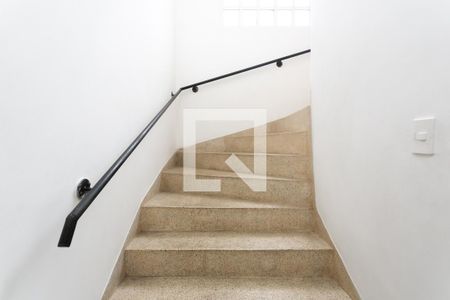 Escada  de casa à venda com 4 quartos, 180m² em Jardim Sao Vicente, São Paulo