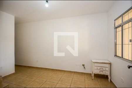 Sala de casa para alugar com 3 quartos, 80m² em Vila Serralheiro, São Paulo