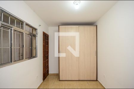 Quarto de casa para alugar com 3 quartos, 80m² em Vila Serralheiro, São Paulo