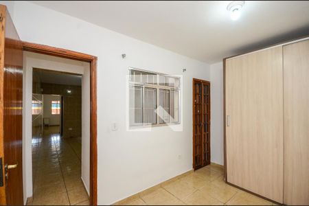 Quarto de casa para alugar com 3 quartos, 80m² em Vila Serralheiro, São Paulo