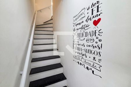 Escada de casa de condomínio para alugar com 2 quartos, 74m² em Nova Mirim, Praia Grande