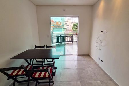 Sala de casa de condomínio para alugar com 2 quartos, 74m² em Nova Mirim, Praia Grande