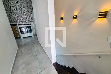 Escada de casa de condomínio para alugar com 2 quartos, 74m² em Nova Mirim, Praia Grande