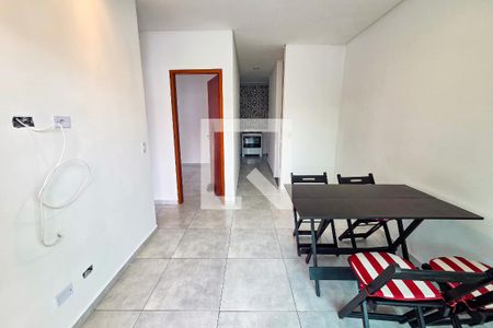 Sala de casa de condomínio para alugar com 2 quartos, 74m² em Nova Mirim, Praia Grande