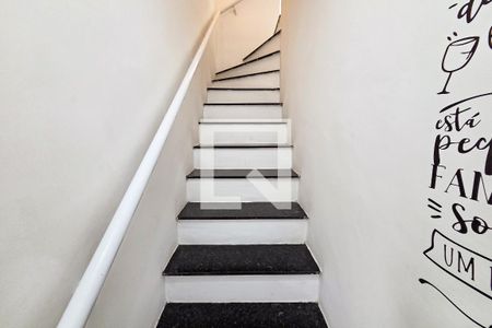 Escada de casa de condomínio para alugar com 2 quartos, 74m² em Nova Mirim, Praia Grande
