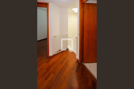Hall dos quartos  de casa à venda com 3 quartos, 170m² em Jardim Namba, São Paulo