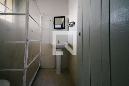 Banheiro de casa para alugar com 1 quarto, 37m² em Parque Boturussu, São Paulo
