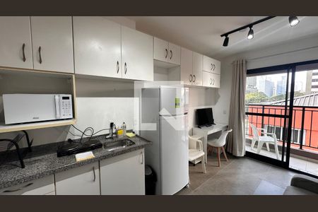 Sala/cozinha de kitnet/studio para alugar com 1 quarto, 30m² em Campo Belo, São Paulo