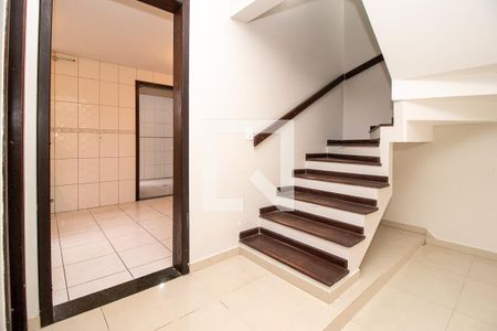 Escada de casa de condomínio à venda com 4 quartos, 178m² em Uberaba, Curitiba