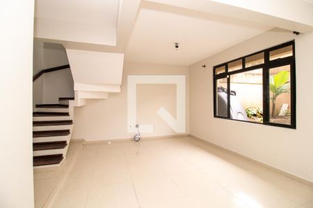Sala de casa de condomínio à venda com 4 quartos, 178m² em Uberaba, Curitiba