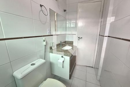 Banheiro de apartamento para alugar com 2 quartos, 62m² em Jardim Primavera, Duque de Caxias