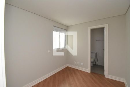 Suíte 1 de apartamento à venda com 2 quartos, 67m² em Centro, Curitiba