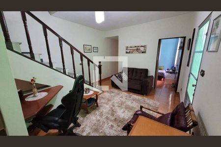Casa à venda com 4 quartos, 178m² em Parque Maria Domitila, São Paulo