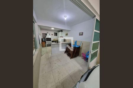 Casa à venda com 4 quartos, 300m² em Vila Sao Vicente, São Paulo