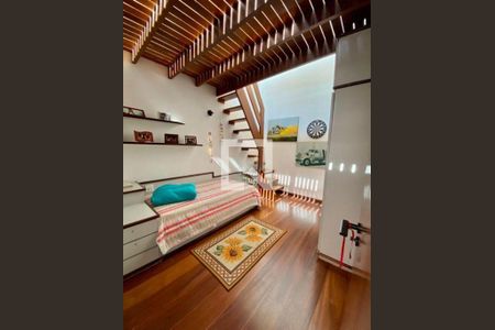 Casa à venda com 4 quartos, 585m² em Vila Santo Estefano, São Paulo