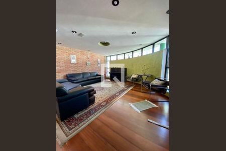 Casa à venda com 4 quartos, 585m² em Vila Santo Estefano, São Paulo