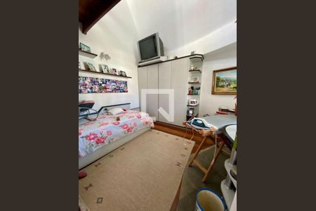 Casa à venda com 4 quartos, 585m² em Vila Santo Estefano, São Paulo