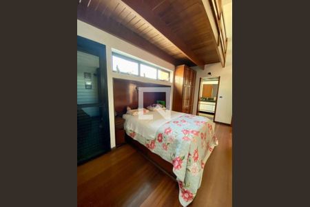 Casa à venda com 4 quartos, 585m² em Vila Santo Estefano, São Paulo