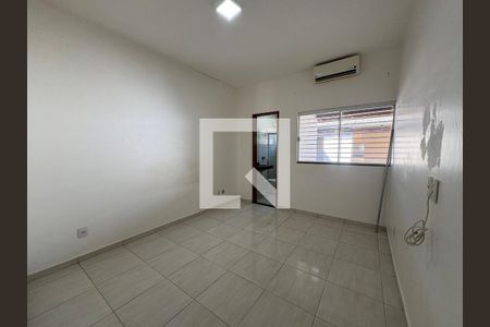 Casa para alugar com 4 quartos, 100m² em Parque das Paineiras (1,2,3 E 4 Etapa), Goiânia