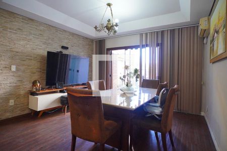Sala de casa à venda com 4 quartos, 400m² em Medianeira, Porto Alegre