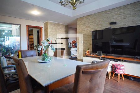 Sala de casa à venda com 4 quartos, 400m² em Medianeira, Porto Alegre