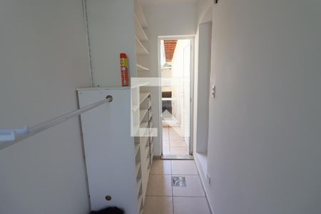 Closet da suíte 1 de casa para alugar com 3 quartos, 200m² em Vila Yara, Osasco