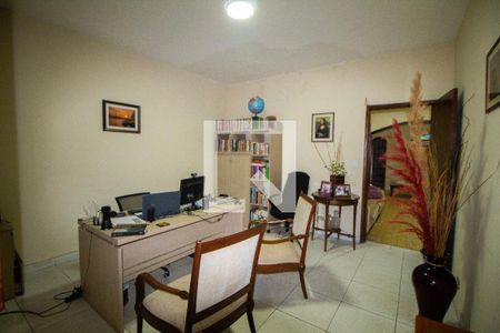Casa à venda com 5 quartos, 510m² em Estrela do Oriente, Belo Horizonte