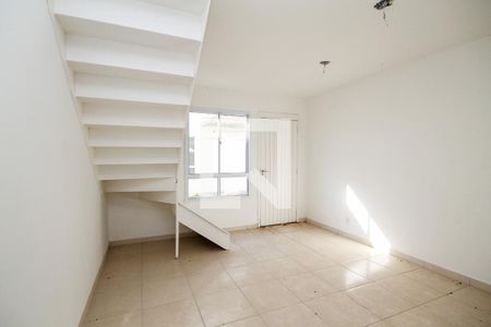 Sala de casa de condomínio para alugar com 2 quartos, 57m² em Jardim Sandra, Cotia