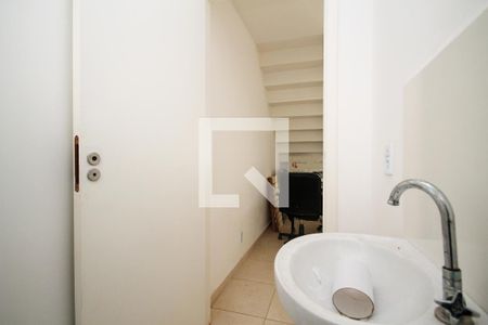Lavabo de casa de condomínio para alugar com 2 quartos, 75m² em Bairro Jardim Nossa Senhora das Graças, Cotia