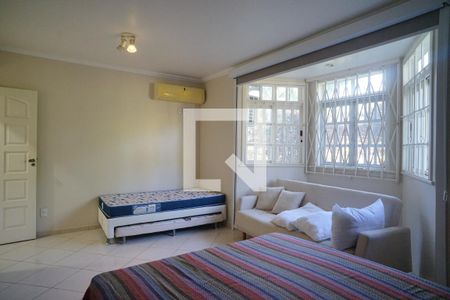 Quarto 2 de casa de condomínio para alugar com 3 quartos, 372m² em Caxito, Maricá